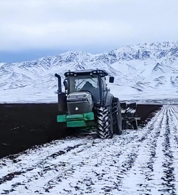 当农机已经“冬眠”！它却在冰雪中“爆改”农田！