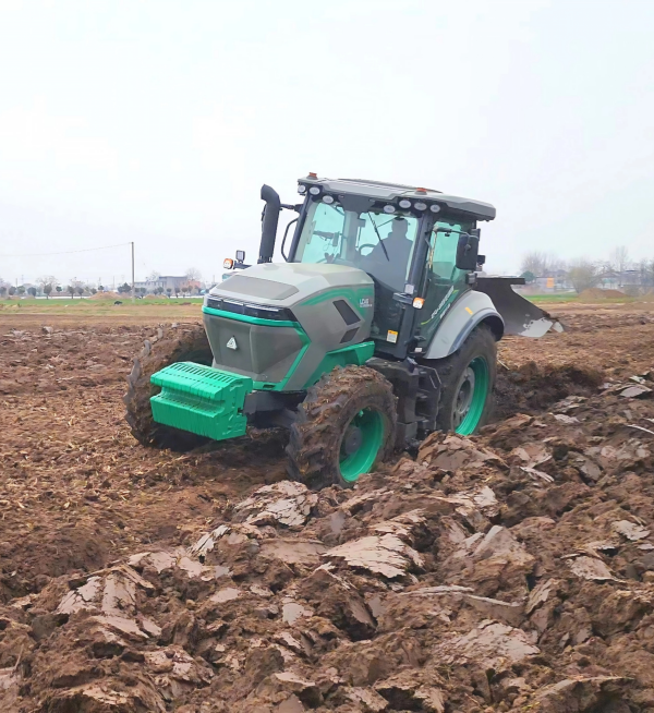 黏地不黏劲！临工农机拖拉机劲显锋芒！