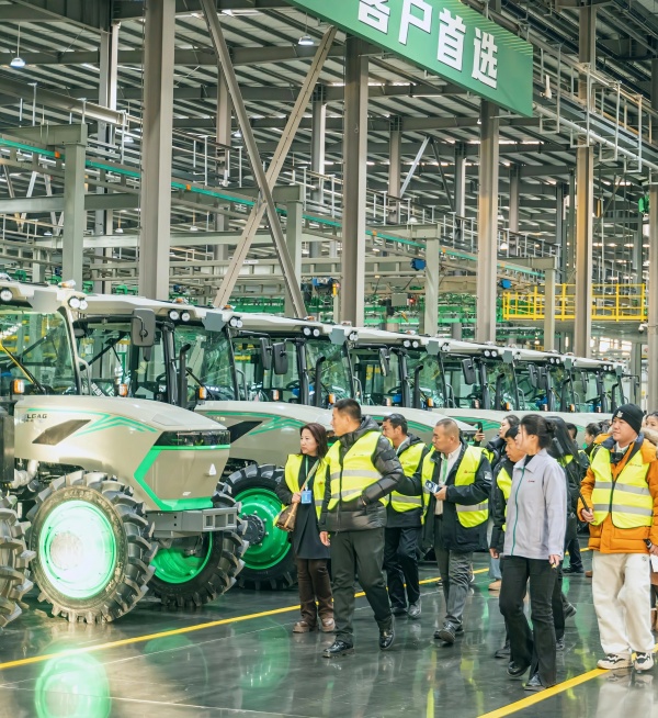 绿色科技 智赢未来 | 合作伙伴走进智能工厂 深度体验高端智能农机