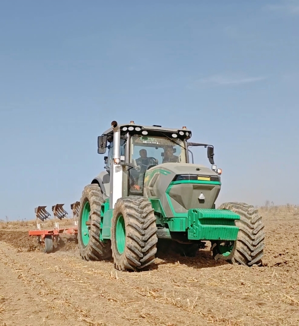 品质过硬热销旺！临工新能源拖拉机火爆交付助春耕！